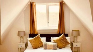 3 bedrooms, iron/ironing board, WiFi (free), bed sheets - Stunning 3-bed Detached House in Coventry (Coventry)