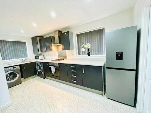 Stunning 3-bed Detached House in Coventry