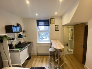 Studio | Private kitchenette | Electric kettle - INNit Townhouse (London)
