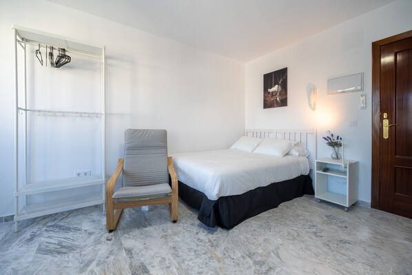 1 bedroom, WiFi, bed sheets