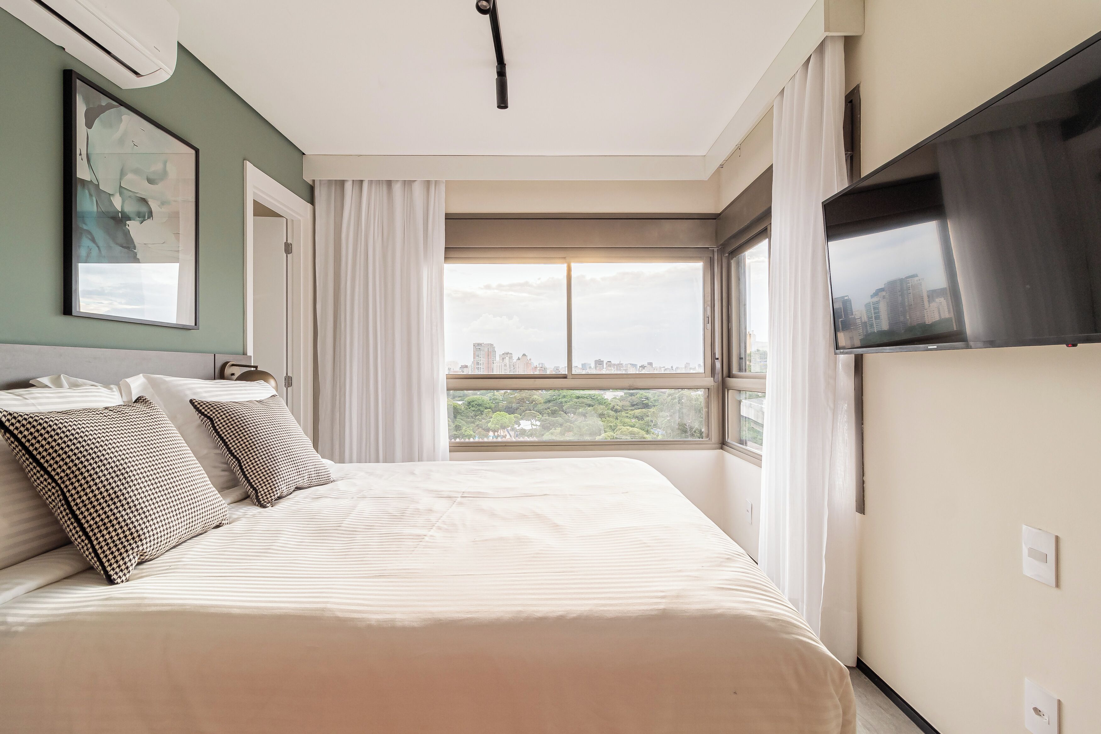 Apartamento Duplex (Casal e 2 Solteiro) - 92M | Roupas de cama antialérgicas, frigobar, Wi-Fi de cortesia, roupa de cama