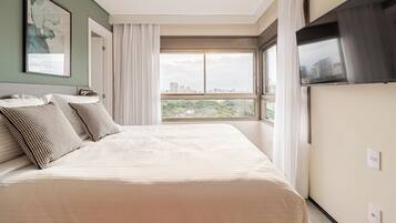 Apartamento Duplex (Casal e 2 Solteiro) - 92M | Roupas de cama antialérgicas, frigobar, Wi-Fi de cortesia, roupa de cama