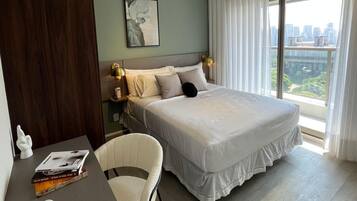Apartamento 2 Dorms (Casal e 2 Solteiro) - 73M | Roupas de cama antialérgicas, frigobar, Wi-Fi de cortesia, roupa de cama