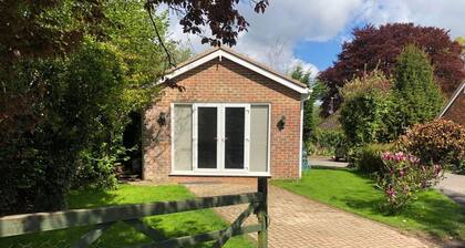 Inviting 2-bed Fully Furnished House-high Wycombe