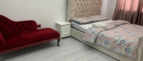 Casa | 2 habitaciones, tabla de planchar con plancha y wifi gratis