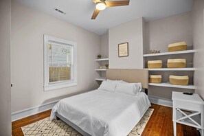 2 Schlafzimmer, Schreibtisch, Bügeleisen/Bügelbrett, WLAN