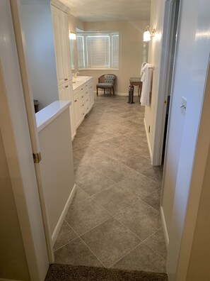 Interior - Cozy, relaxing warm traditional style home. (Twin Falls)