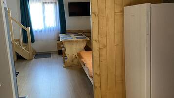 5 bedrooms, WiFi, bed sheets