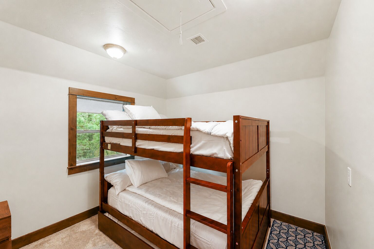 5 bedrooms, desk, iron/ironing board, free WiFi