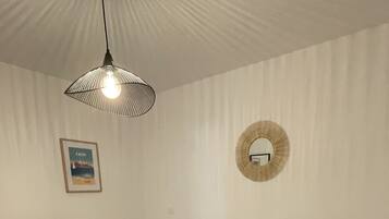 1 chambre, fer et planche Ă repasser, Wi-Fi, draps fournis