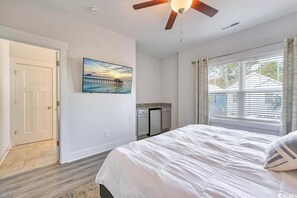 3 bedrooms, free WiFi, bed sheets - Beautiful new home, 3 Bed 2.5 bath, 4min walk to beach (Myrtle Beach)