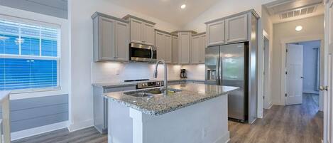 Refrigerador, microondas, horno, placa de cocina