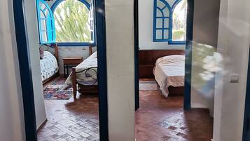 4 habitaciones, tabla de planchar con plancha, wifi y ropa de cama