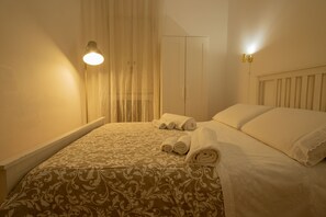 2 quartos, ferros/tábuas de passar roupa, Wi-Fi, roupa de cama