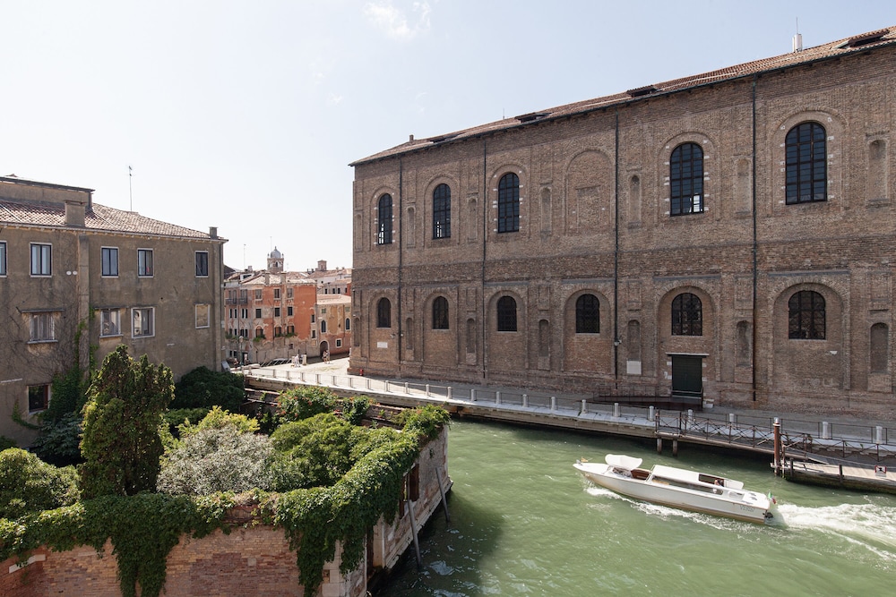 LUXURY APARTMENT IN HISTORIC PALACE IN VENICE Venice Vrbo