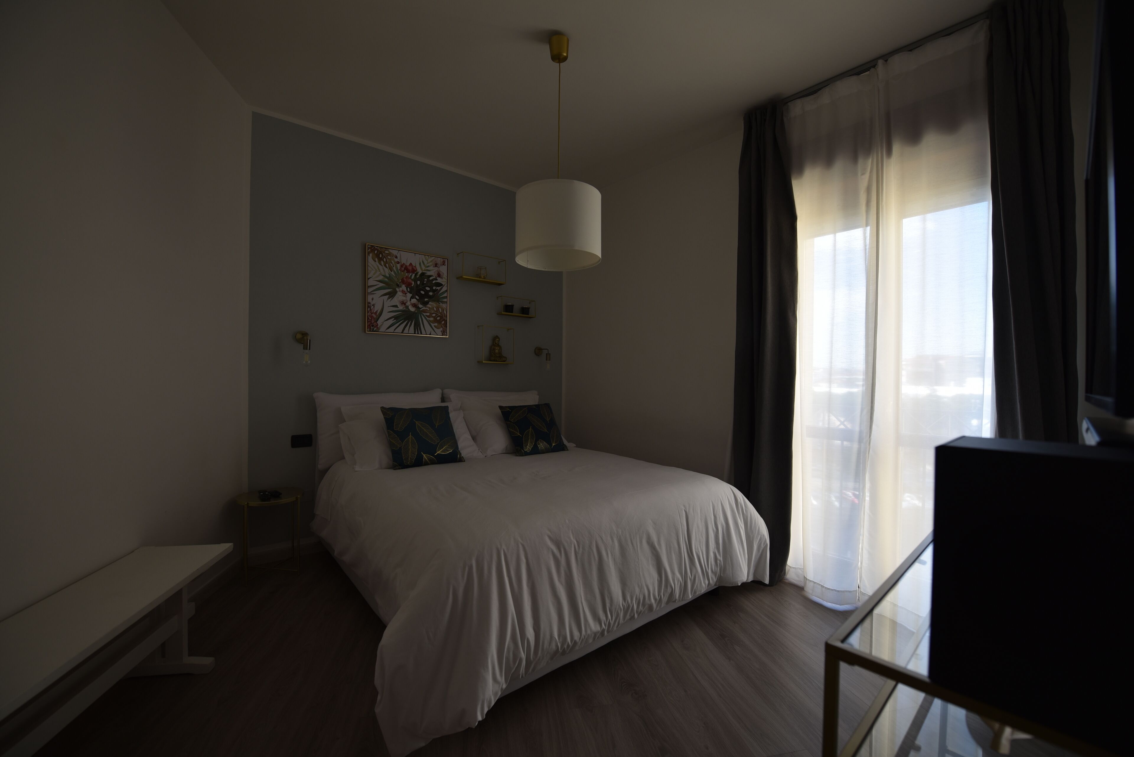 Exclusive-Apartment | Individuell dekoriert, individuell eingerichtet, Schreibtisch