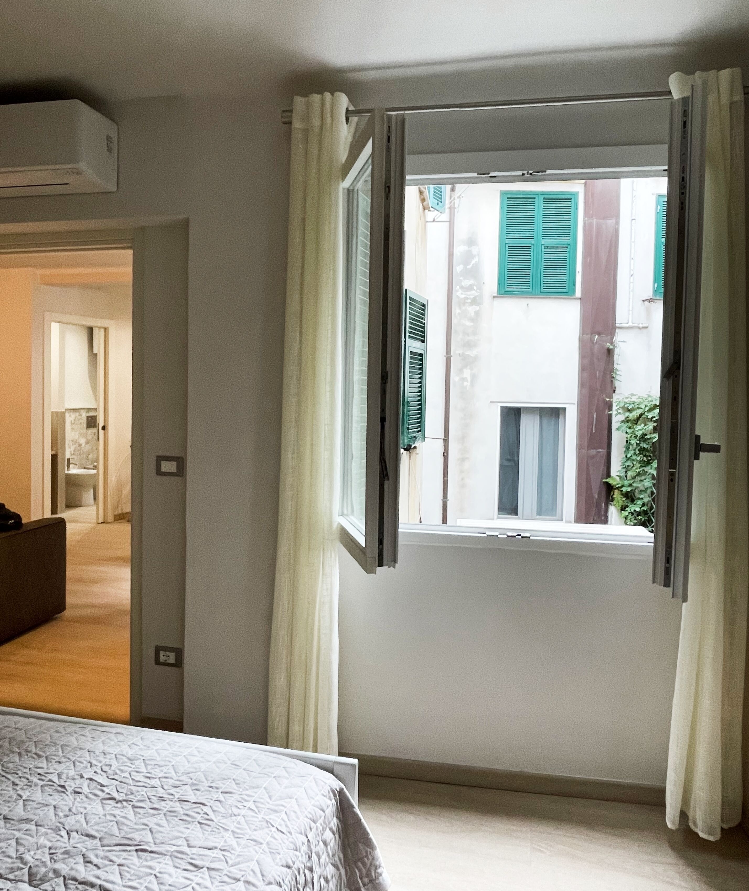 1 soverom, safe på rommet, skrivebord og strykejern/-brett