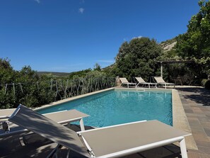 Pool - Villa with panoramic pool surrounded by greenery (Palau)
