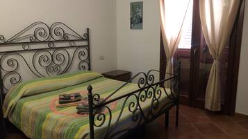 3 slaapkamers, reisbedje, wifi, beddengoed