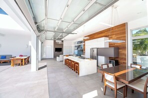 Dining - Beachside Villa, Amazing Views, Hotel Amenities v5 (Providenciales)