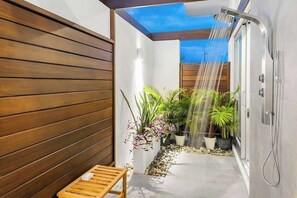 Shower, hair dryer, towels - Oceanside Vacation Villa with Hotel Amenities v10 (Providenciales)
