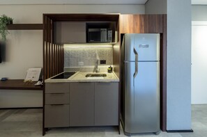 Microwave, stovetop, cookware/dishes/utensils