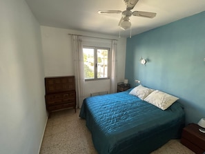 4 bedrooms, bed sheets