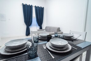 Dining - LLEMON SUITES APARTMENTS
Appartamento Meyer Ostiense Basilica San Paolo (Roma)
