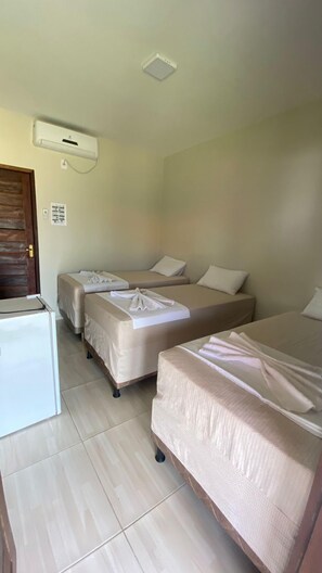 Habitación triple clásica | Wifi gratis y ropa de cama