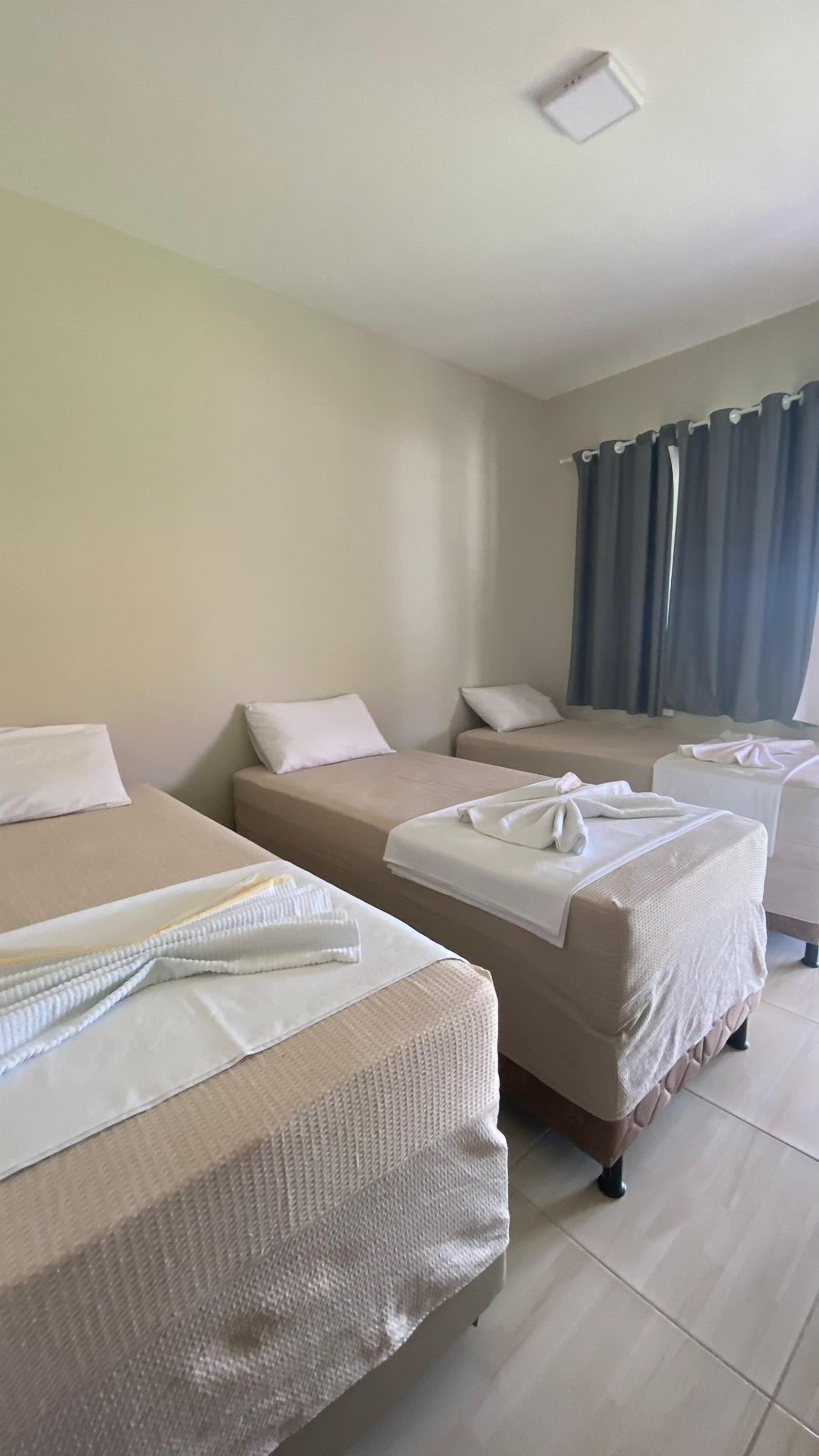 Habitación triple clásica | Wifi gratis y ropa de cama