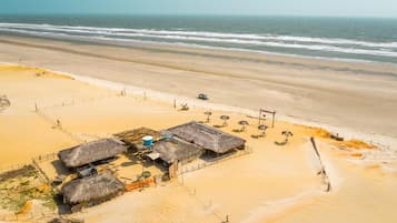 Beach nearby, white sand, 5 beach bars