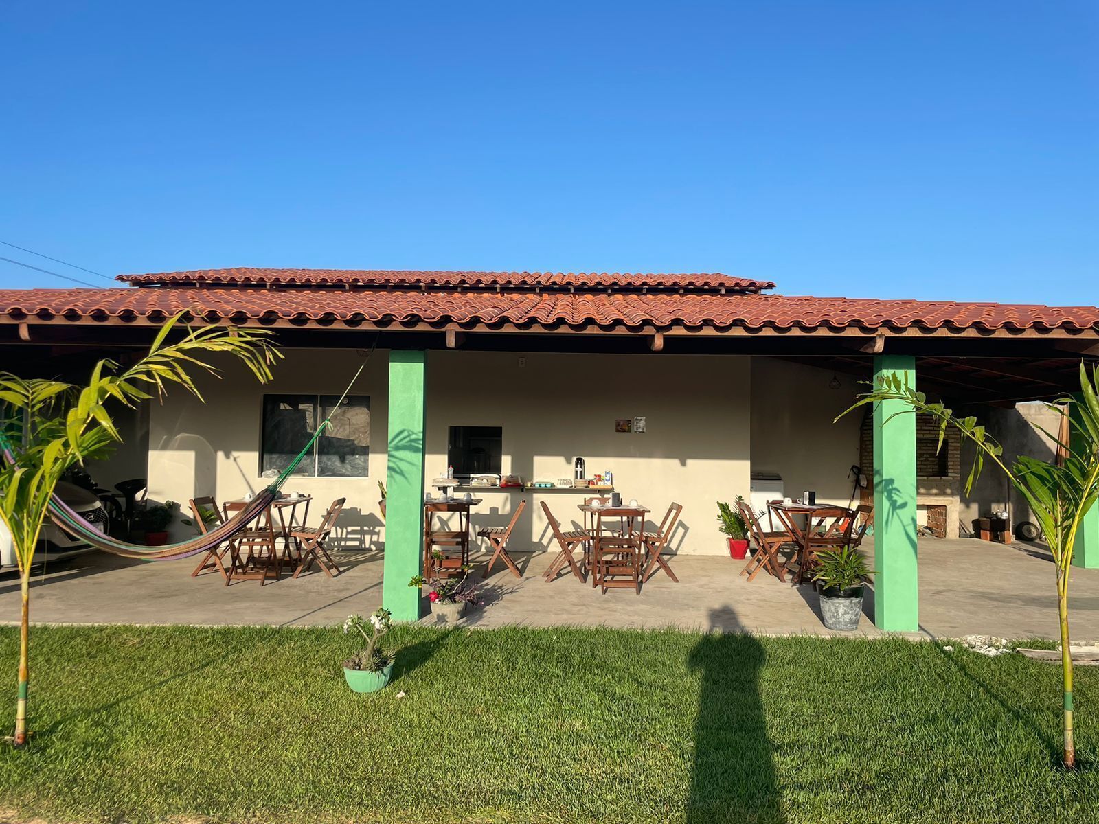 Café da manhã com pratos da culinária local grátis todos os dias