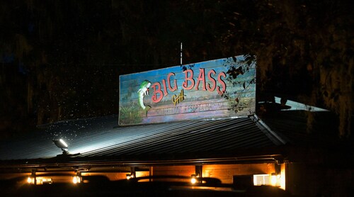 Cabin on lake panasoffkee, near top spot big bass grill 