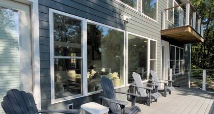 Stunning 5-BR Retreat with Panoramic Views & close to Raystown Lake Access.