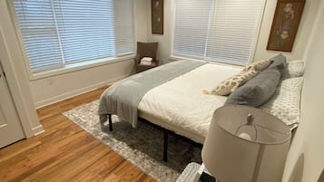 5 bedrooms, travel crib, free WiFi, bed sheets