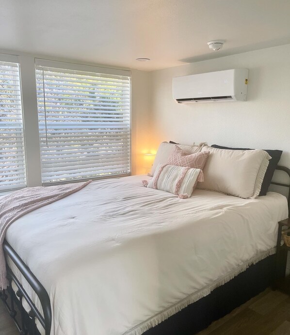 2 bedrooms, iron/ironing board, free WiFi, bed sheets