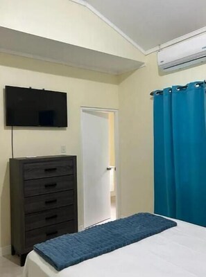 2 habitaciones, tabla de planchar con plancha, wifi y ropa de cama 