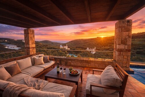 Elegant three bedroom villa with  amazing view and a heating pool