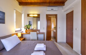 3 bedrooms, desk, iron/ironing board, WiFi