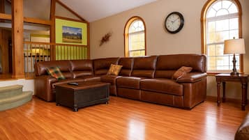 Smart TV, fireplace, DVD player