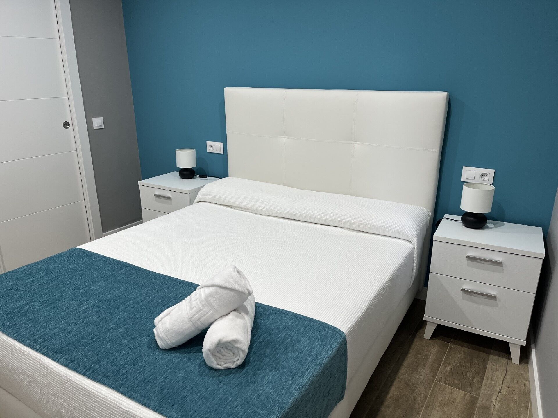 4 chambres, fer et planche à repasser, Wi-Fi gratuit, draps fournis