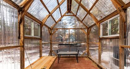 River Access, hot tub, dogs!