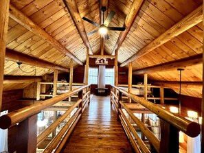 2 bedrooms, iron/ironing board, travel crib, free WiFi - Cozy Cabin Couture, hottub, dogs (Conway)