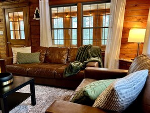 Smart TV - Cozy Cabin Couture, hottub, dogs (Conway)