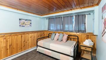 2 bedrooms, desk, iron/ironing board, travel cot