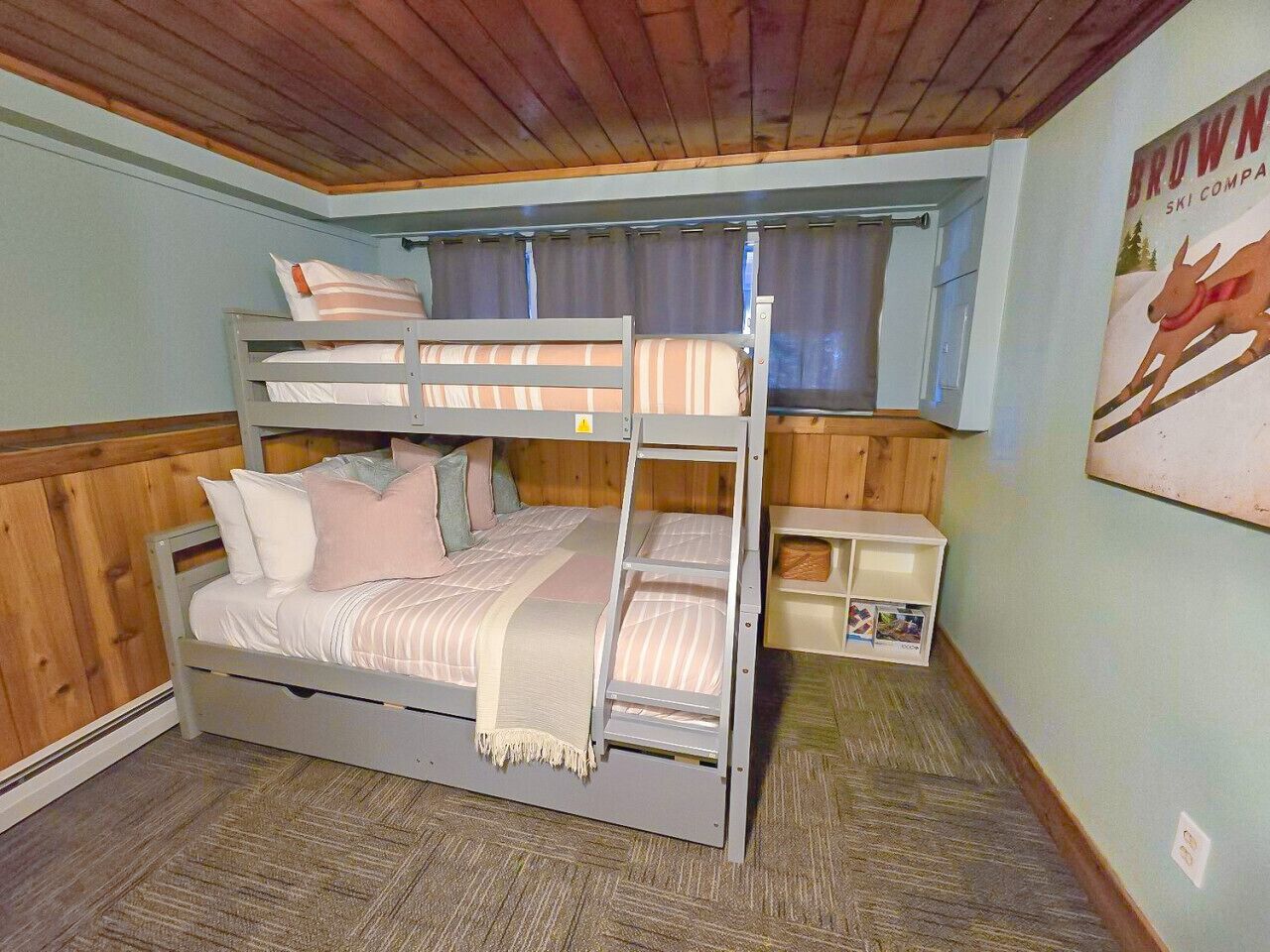 2 bedrooms, desk, iron/ironing board, travel cot