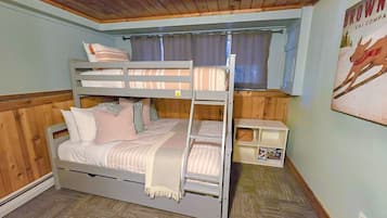 2 bedrooms, desk, iron/ironing board, travel cot