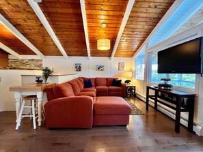 Televisión y chimenea 