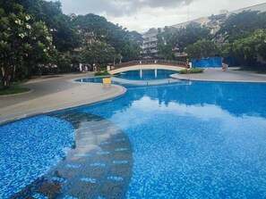Pool - Studio Unit For Rent at Rosewood Pointe near BGC (Taguig)