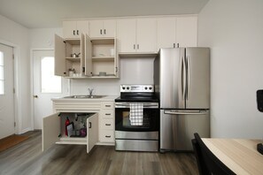 Køleskab, mikrobølgeovn, ovn, kogeplade